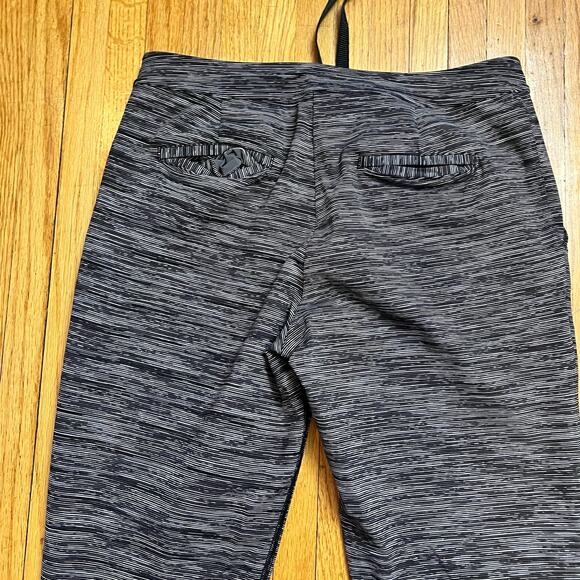 Lululemon Pants Womens 6 Jet Crop Slim Luxtreme Cyber Black Gray Striped - Picture 4 of 10